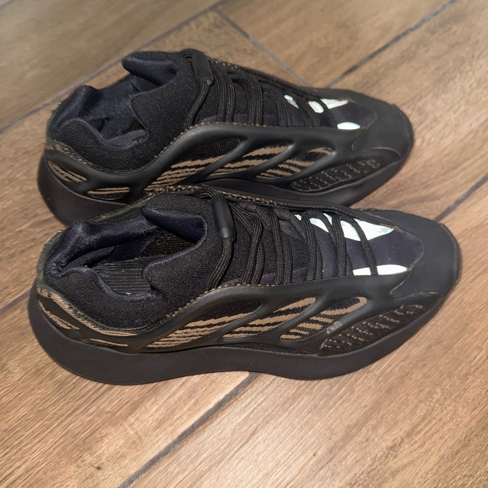 Adidas Yeezy 700 V3 ‘Clay Brown’